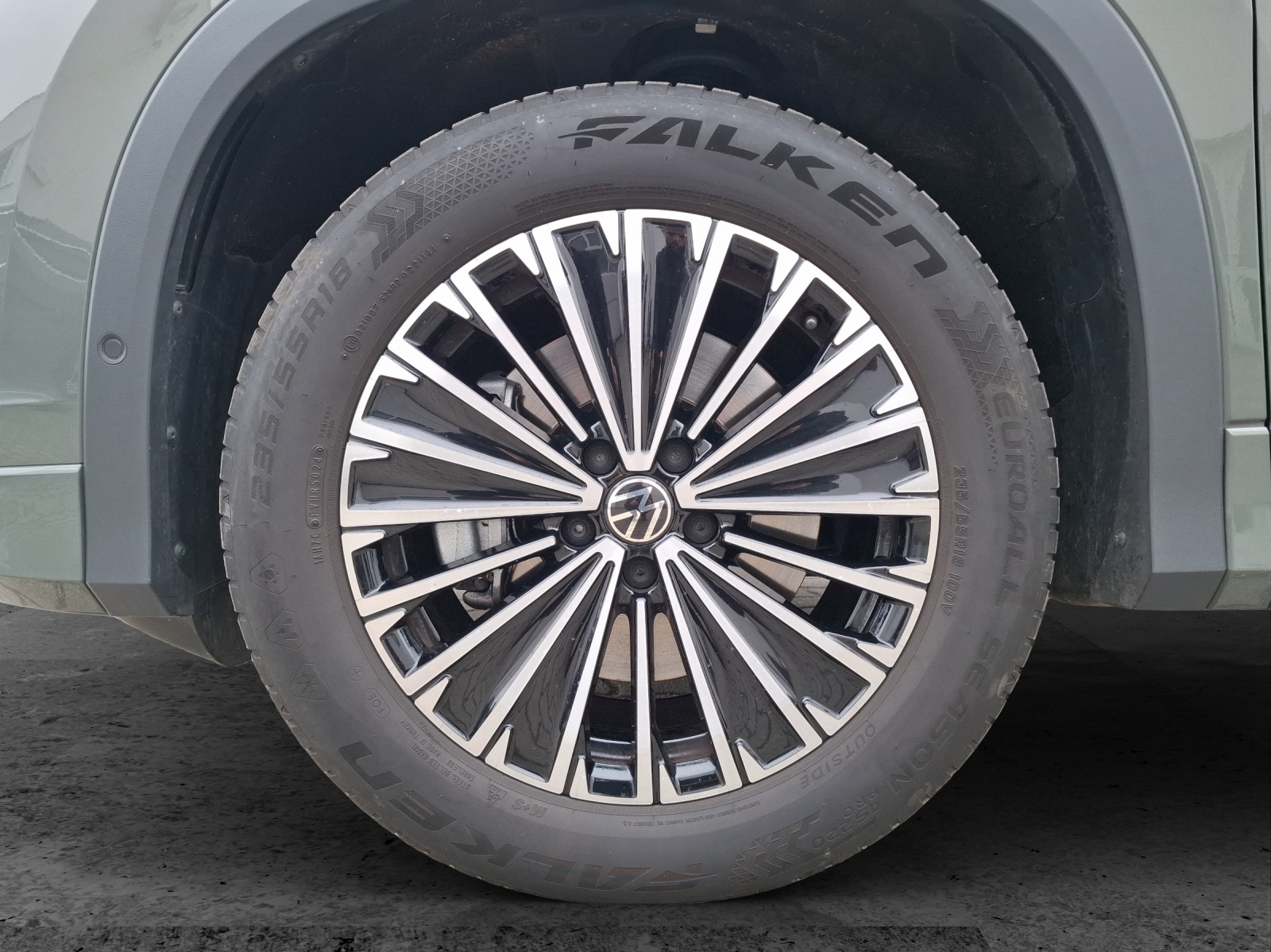 Fahrzeugabbildung Volkswagen Tayron TDI Life DSG 4M LED AHK Navi HUD AID ACC RFK SH