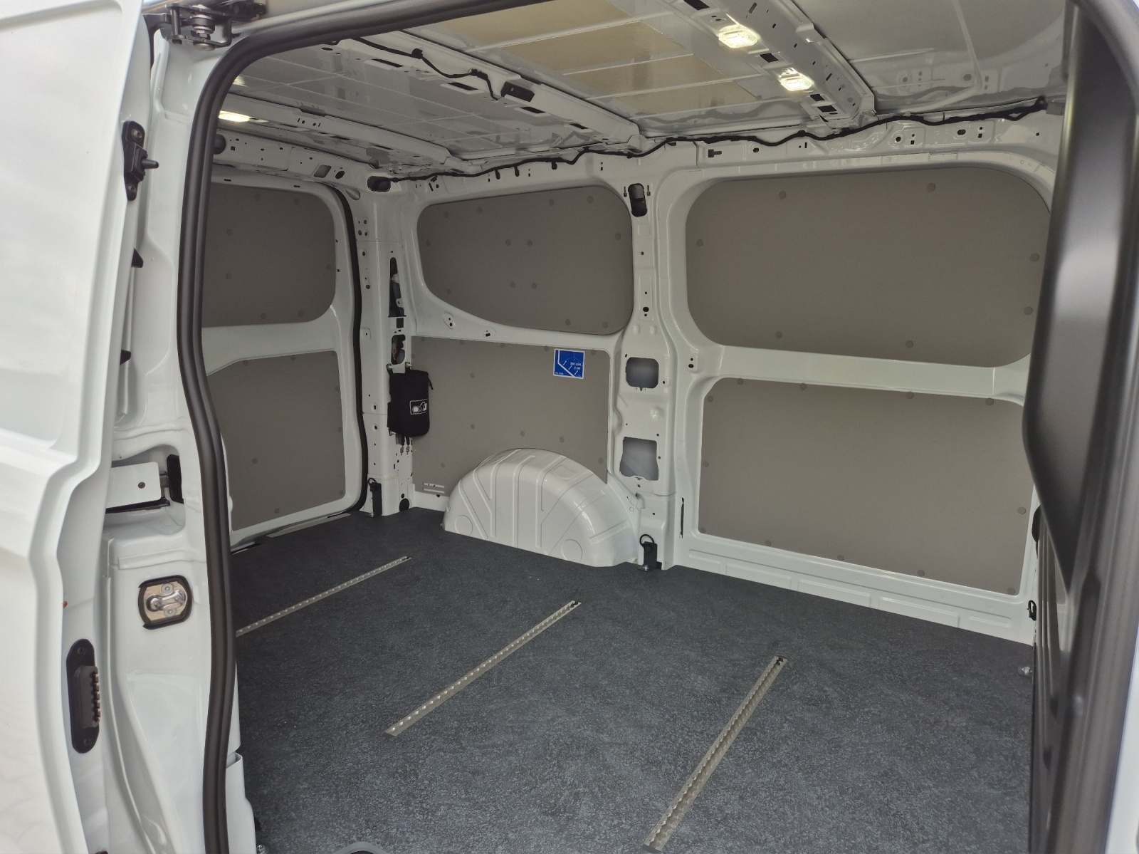 Fahrzeugabbildung Volkswagen Transporter Kasten TDI 81 kW 6-Gang 3100mm AHK
