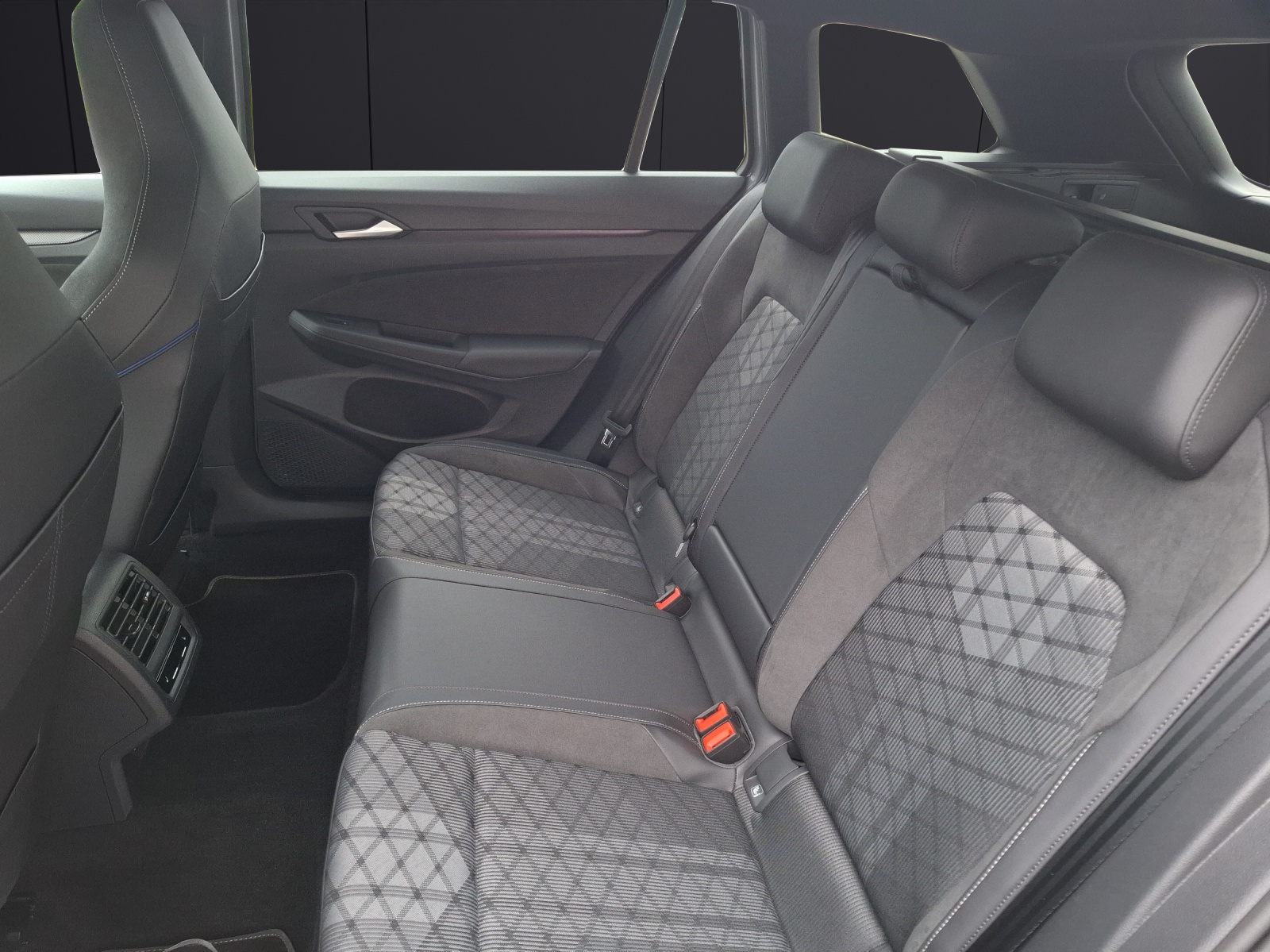 Fahrzeugabbildung Volkswagen Golf VIII Variant eTSI R-Line DSG Standhzg. LED Navi AID ACC RFK SH