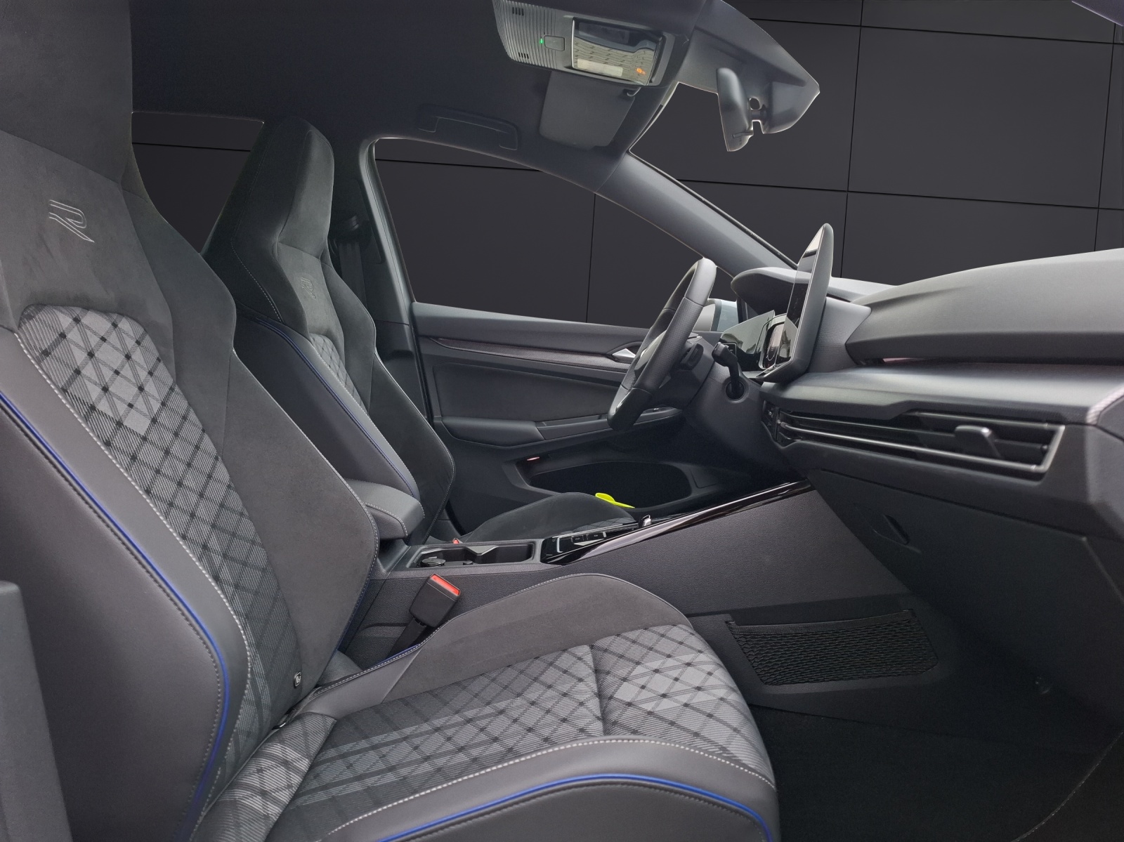 Fahrzeugabbildung Volkswagen Golf VIII Variant eTSI R-Line DSG Standhzg. LED Navi AID ACC RFK SH