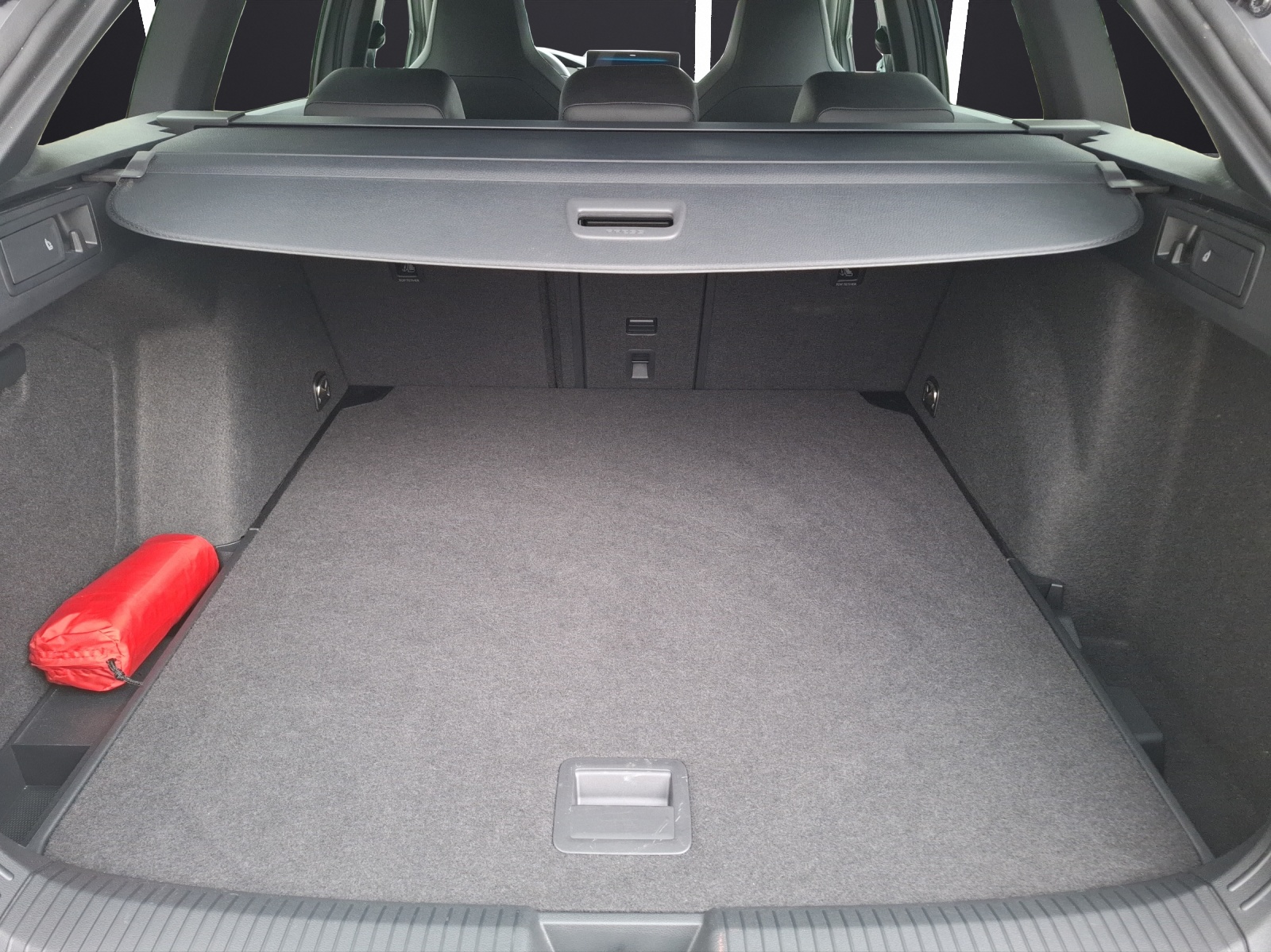 Fahrzeugabbildung Volkswagen Golf VIII Variant eTSI R-Line DSG Standhzg. LED Navi AID ACC RFK SH