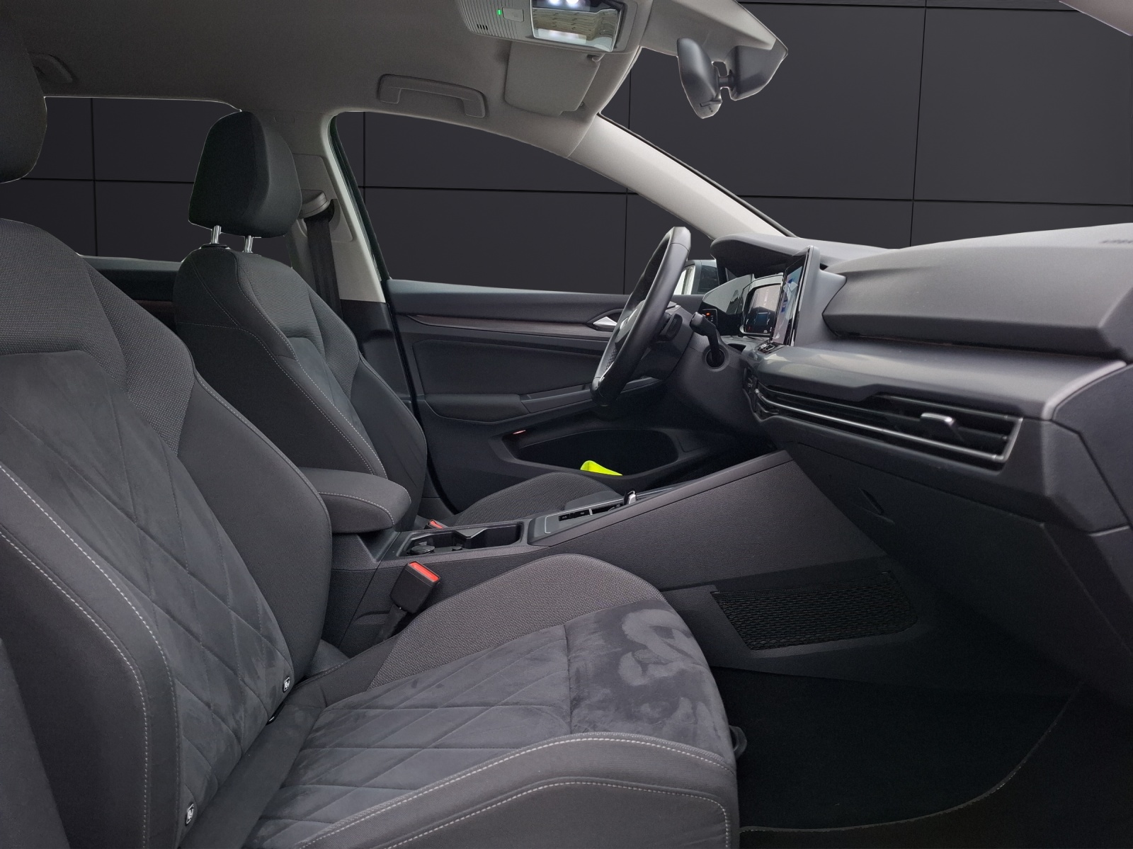 Fahrzeugabbildung Volkswagen Golf VIII Variant eTSI Style DSG LEDplus CarPlay AID ACC PDC SH