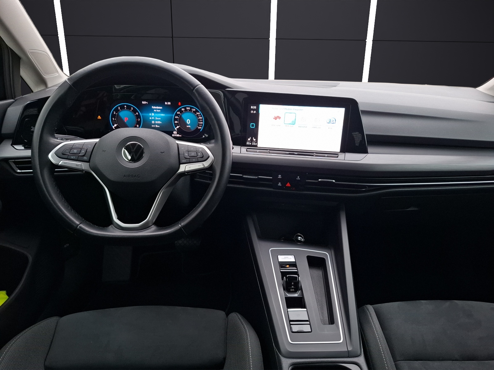 Fahrzeugabbildung Volkswagen Golf VIII Variant eTSI Style DSG LEDplus CarPlay AID ACC PDC SH