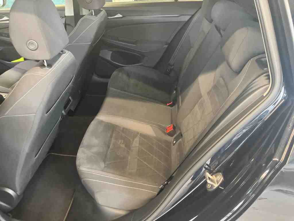 Fahrzeugabbildung Volkswagen Golf VIII Variant eTSI Style DSG LEDplus CarPlay AID ACC PDC SH