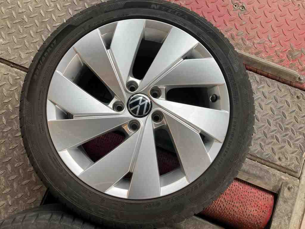 Fahrzeugabbildung Volkswagen Golf VIII Variant eTSI Style DSG LEDplus CarPlay AID ACC PDC SH