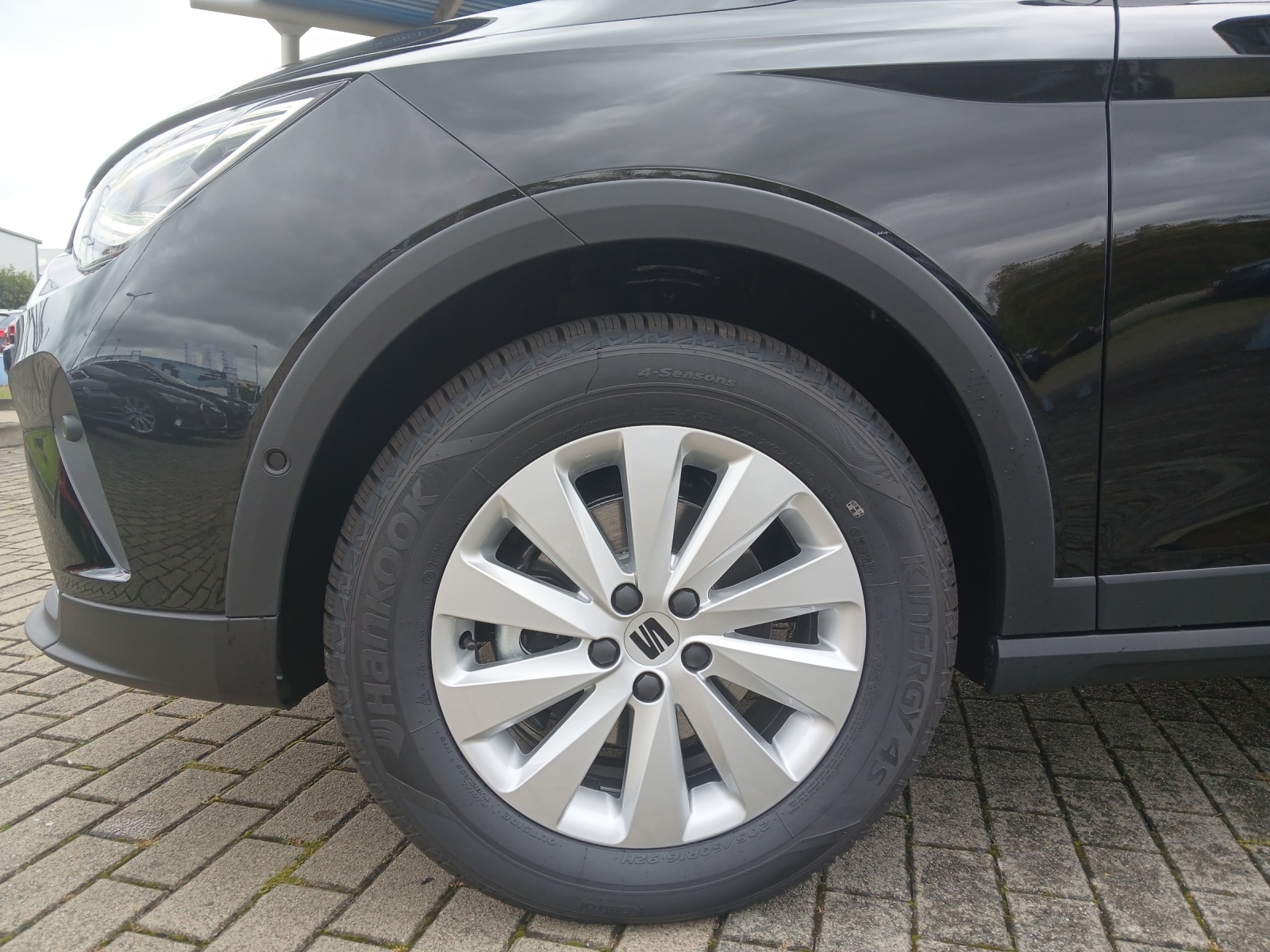Fahrzeugabbildung SEAT Arona 1.0 TSI DSG Road Edition LED Winter-P.
