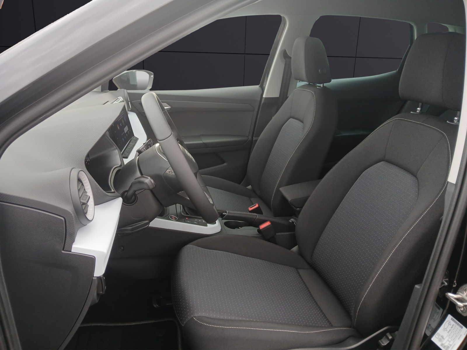 Fahrzeugabbildung SEAT Arona 1.0 TSI DSG Road Edition LED Winter-P.