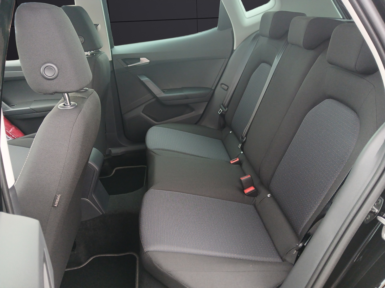 Fahrzeugabbildung SEAT Arona 1.0 TSI DSG Road Edition LED Winter-P.