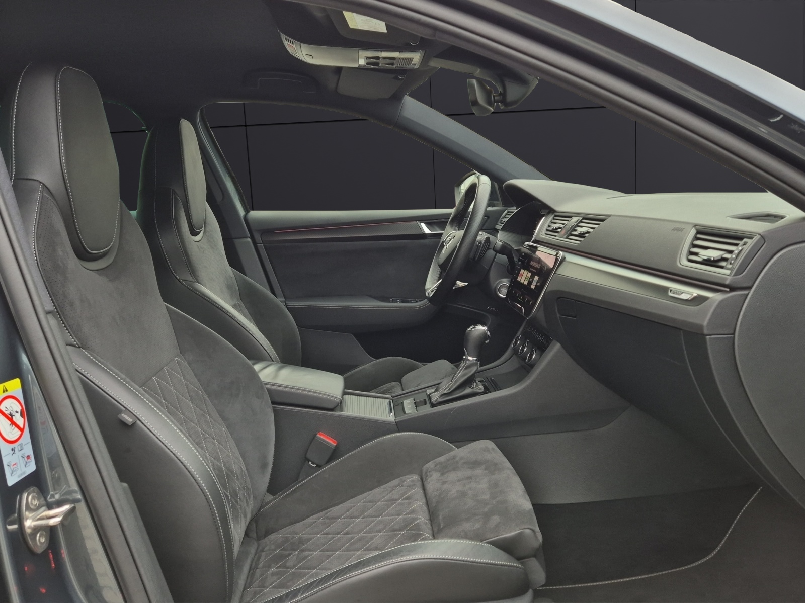 Fahrzeugabbildung SKODA Superb Combi TSI Sportline 4x4 DSG Standhzg. Matrix Navi AID ACC RFK SH 19