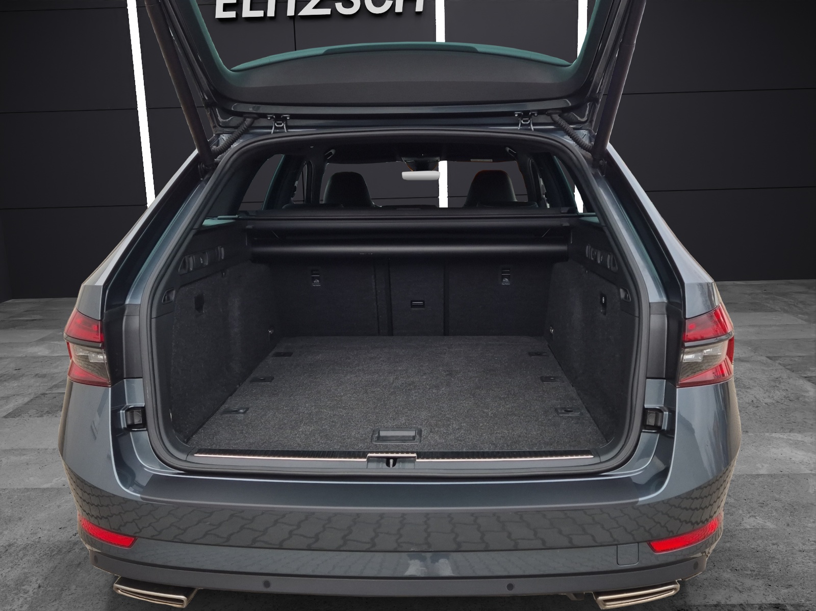 Fahrzeugabbildung SKODA Superb Combi TSI Sportline 4x4 DSG Standhzg. Matrix Navi AID ACC RFK SH 19