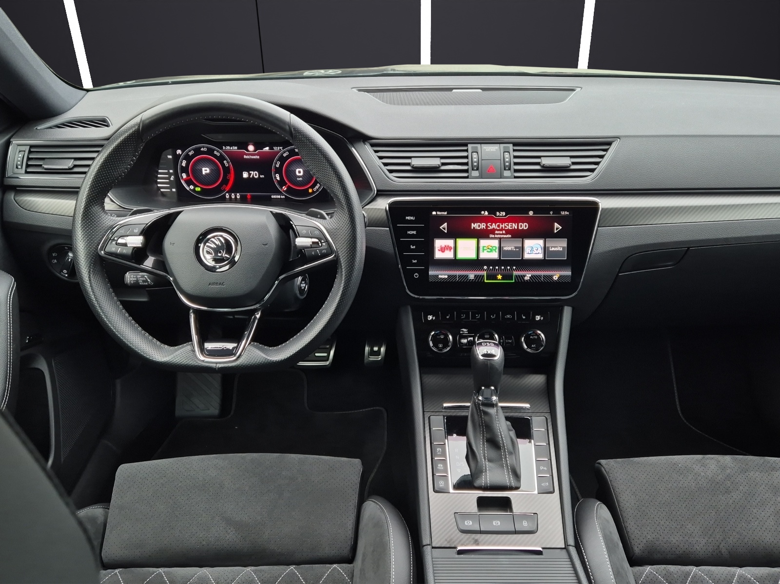 Fahrzeugabbildung SKODA Superb Combi TSI Sportline 4x4 DSG Standhzg. Matrix Navi AID ACC RFK SH 19