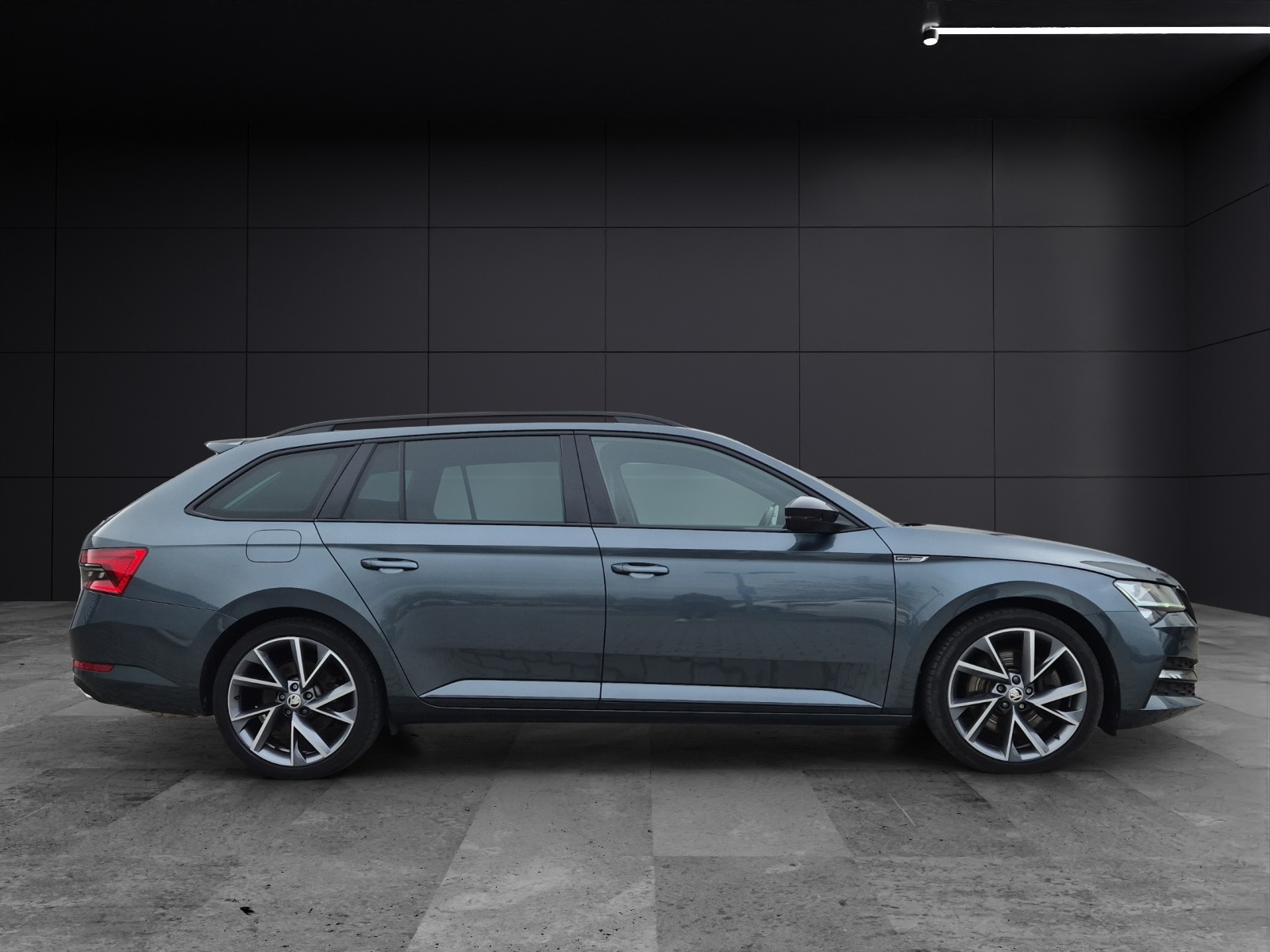 Fahrzeugabbildung SKODA Superb Combi TSI Sportline 4x4 DSG Standhzg. Matrix Navi AID ACC RFK SH 19