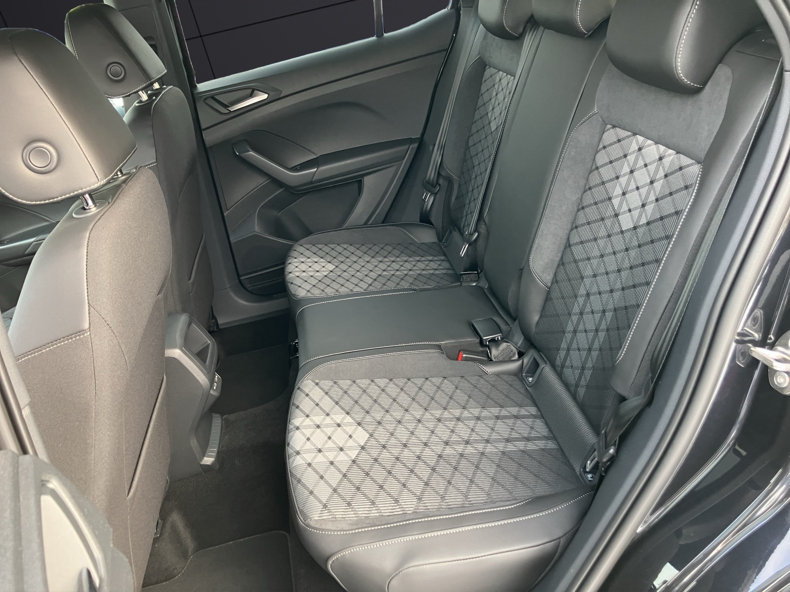 Fahrzeugabbildung Volkswagen T-Cross R-Line IQ.Light NAVI DAB + ACC