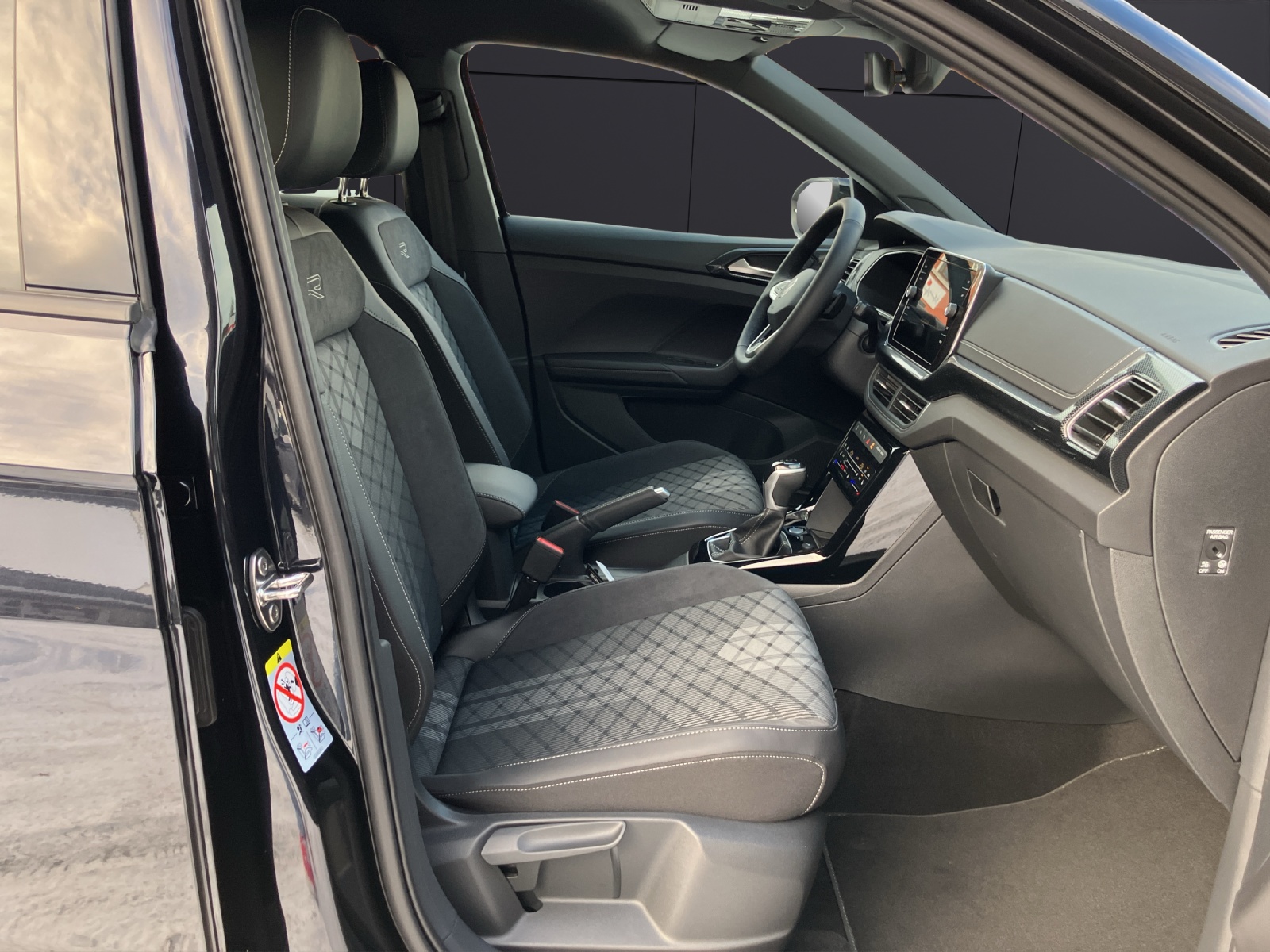 Fahrzeugabbildung Volkswagen T-Cross R-Line IQ.Light NAVI DAB + ACC