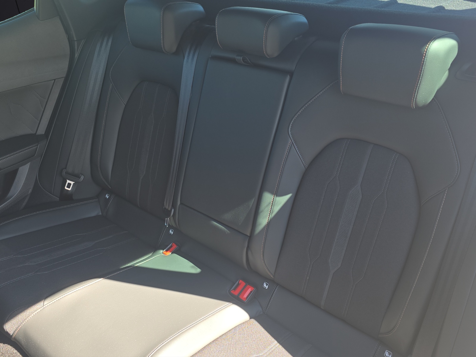 Fahrzeugabbildung CUPRA Formentor VZ 2.0TSI DSG 4Drive LED AHK Navi AID Pano ACC RFK Beats SHZ 19
