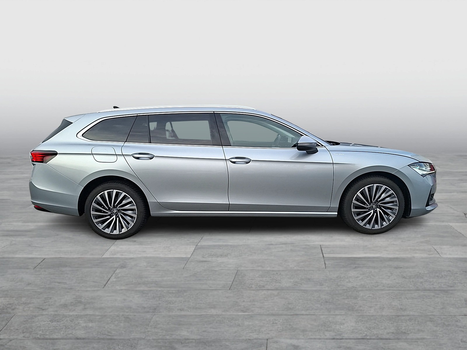 Fahrzeugabbildung SKODA Superb Combi TDI L&K DSG Matrix AHK Navi VC Pano HUD ACC RFK Canton SH