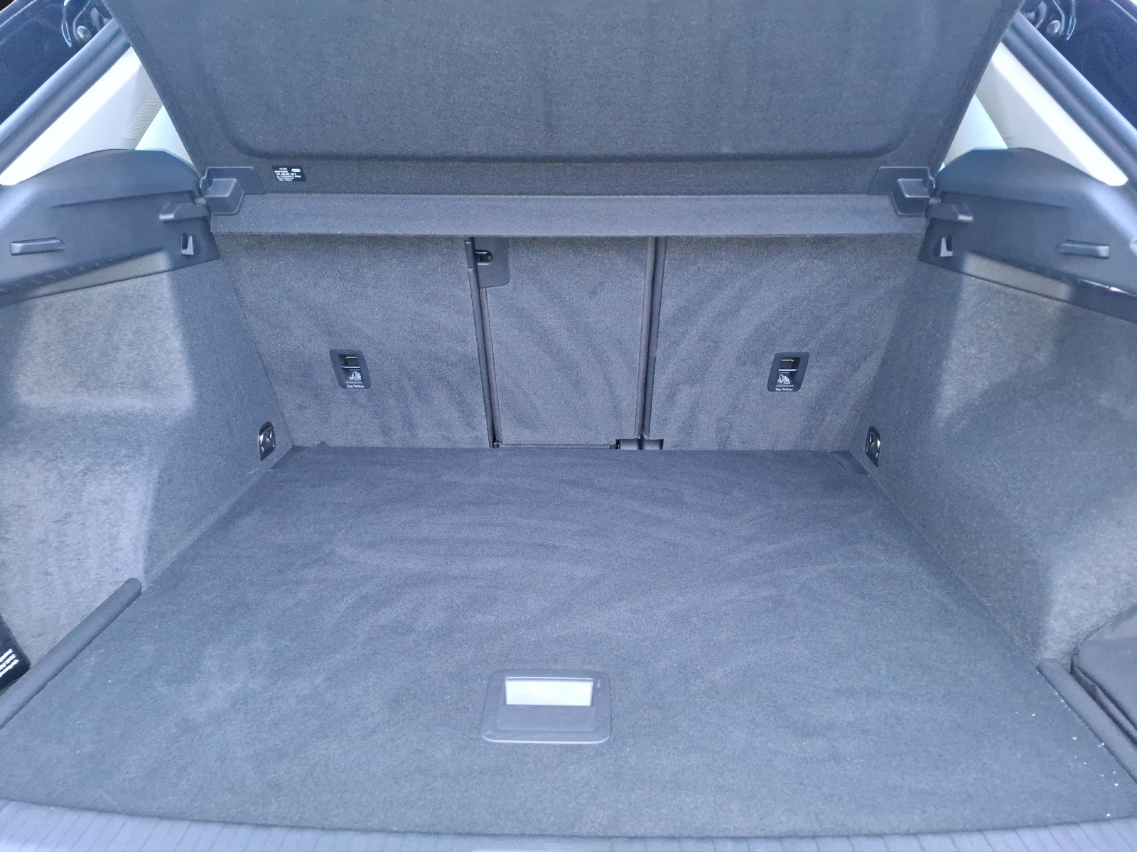 Fahrzeugabbildung Audi Q3 35 TFSI S-tronic AVC APP PDC SH 18