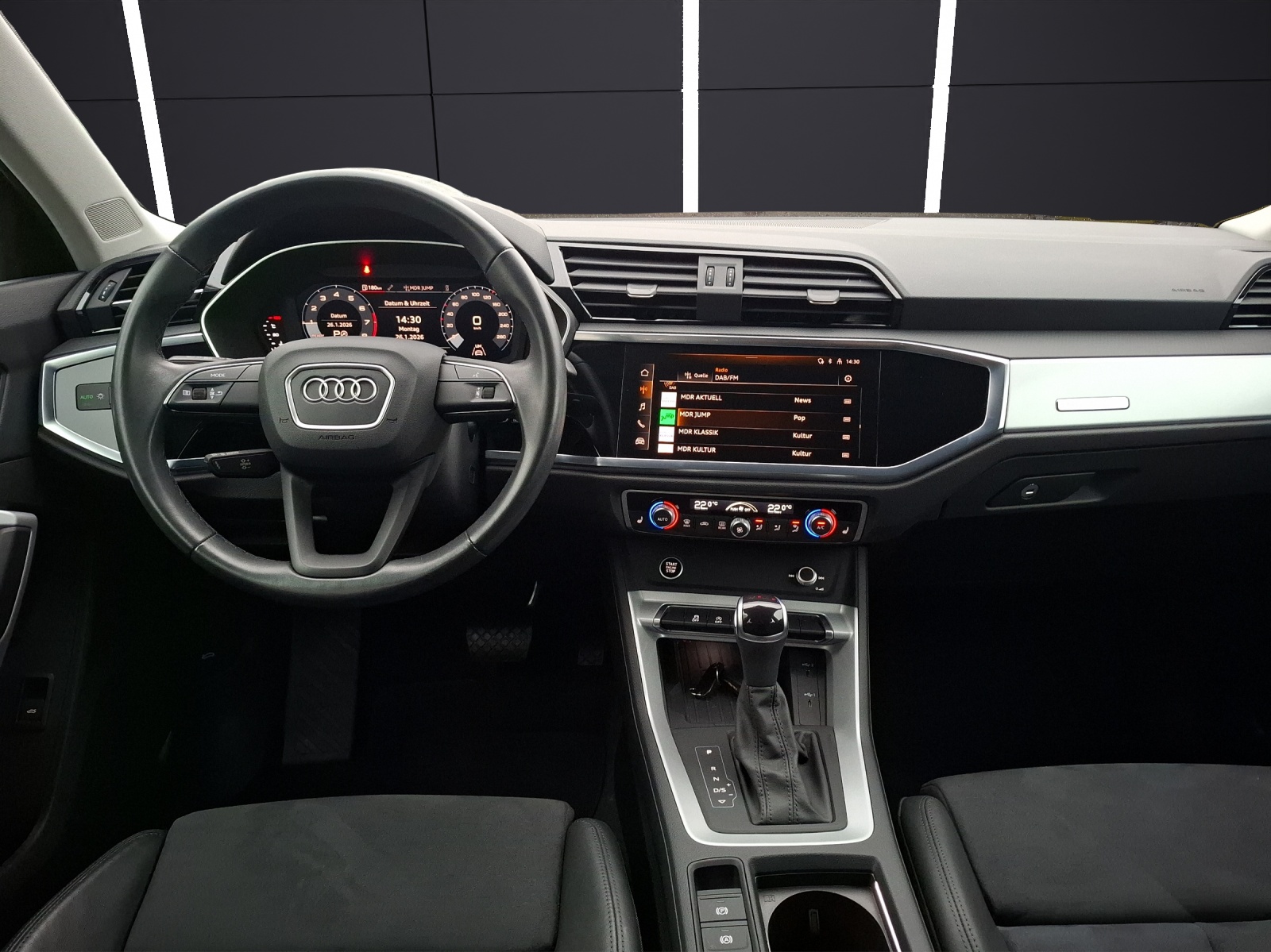 Fahrzeugabbildung Audi Q3 35 TFSI S-tronic AVC APP PDC SH 18