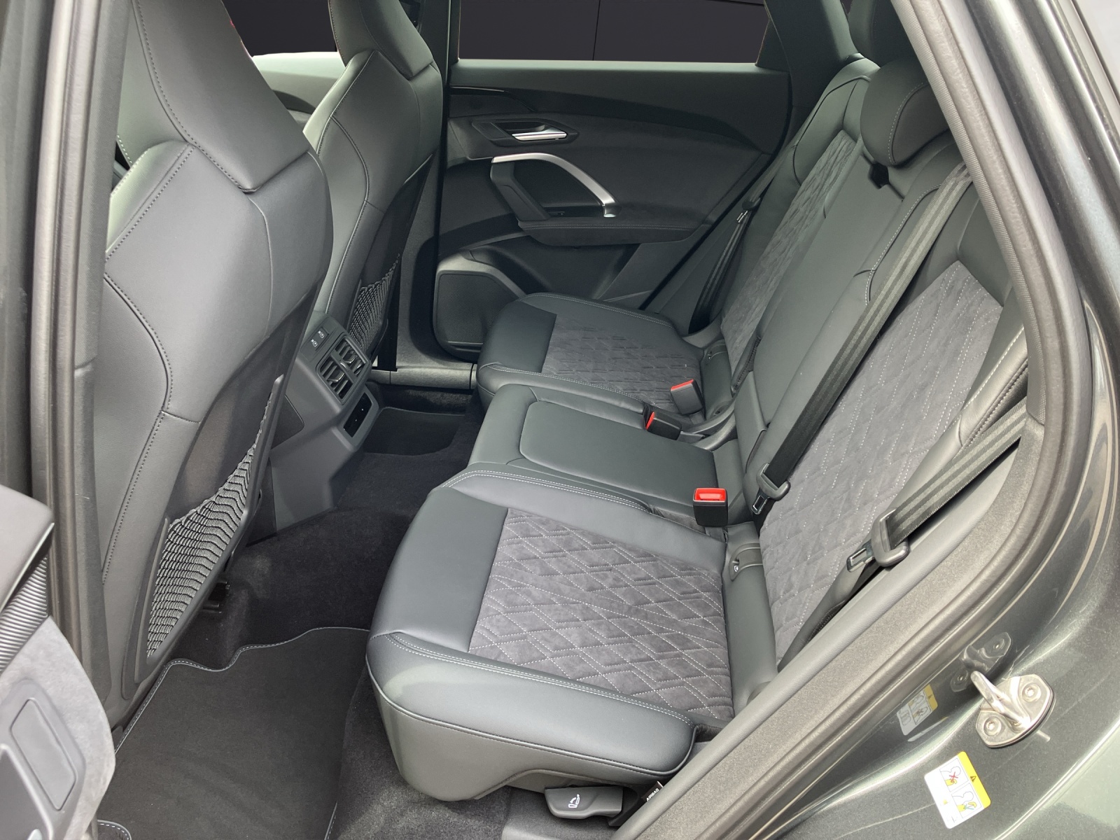 Fahrzeugabbildung Audi Q5 2.0 TDI quattro S line MATRIX AHZV ACC NAVI