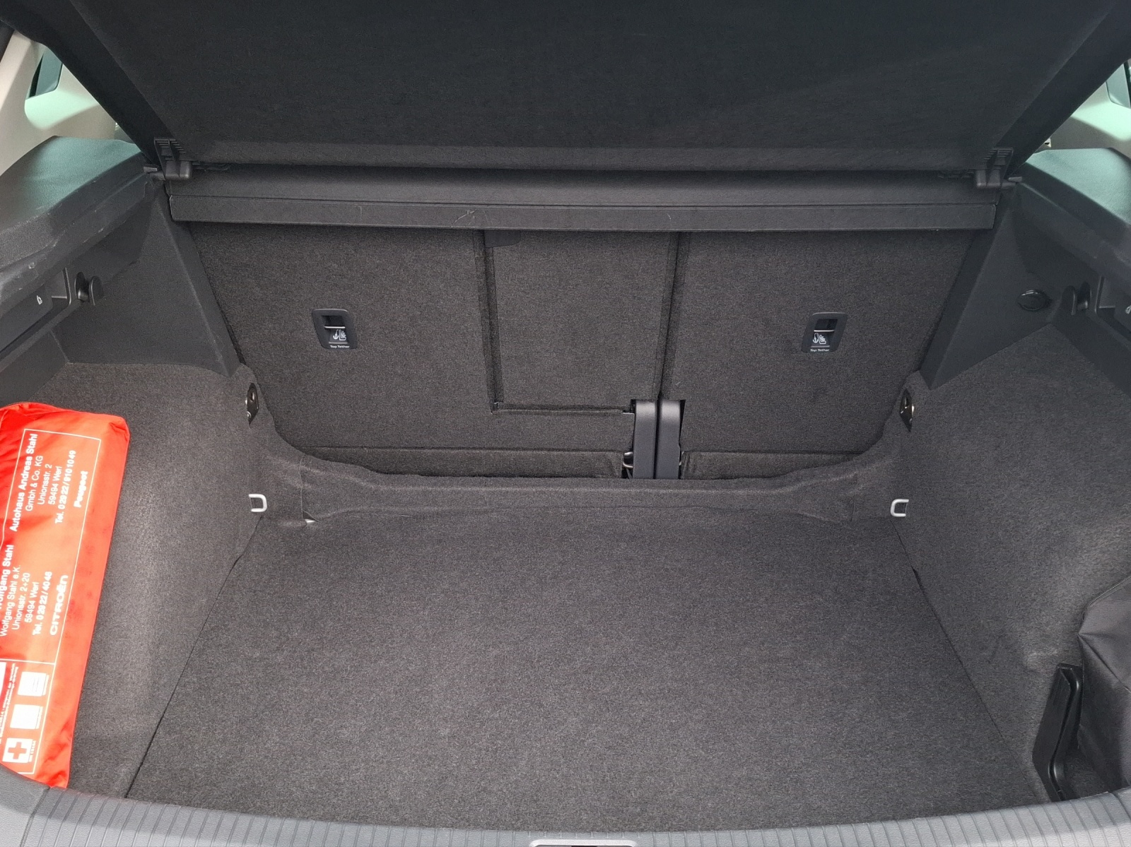 Fahrzeugabbildung Volkswagen Tiguan TSI Active DSG LED Navi ACC RFK SH 18