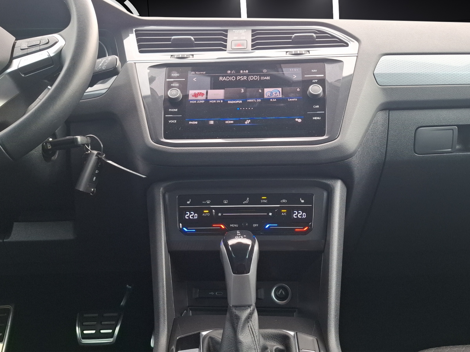 Fahrzeugabbildung Volkswagen Tiguan TSI Active DSG LED Navi ACC RFK SH 18