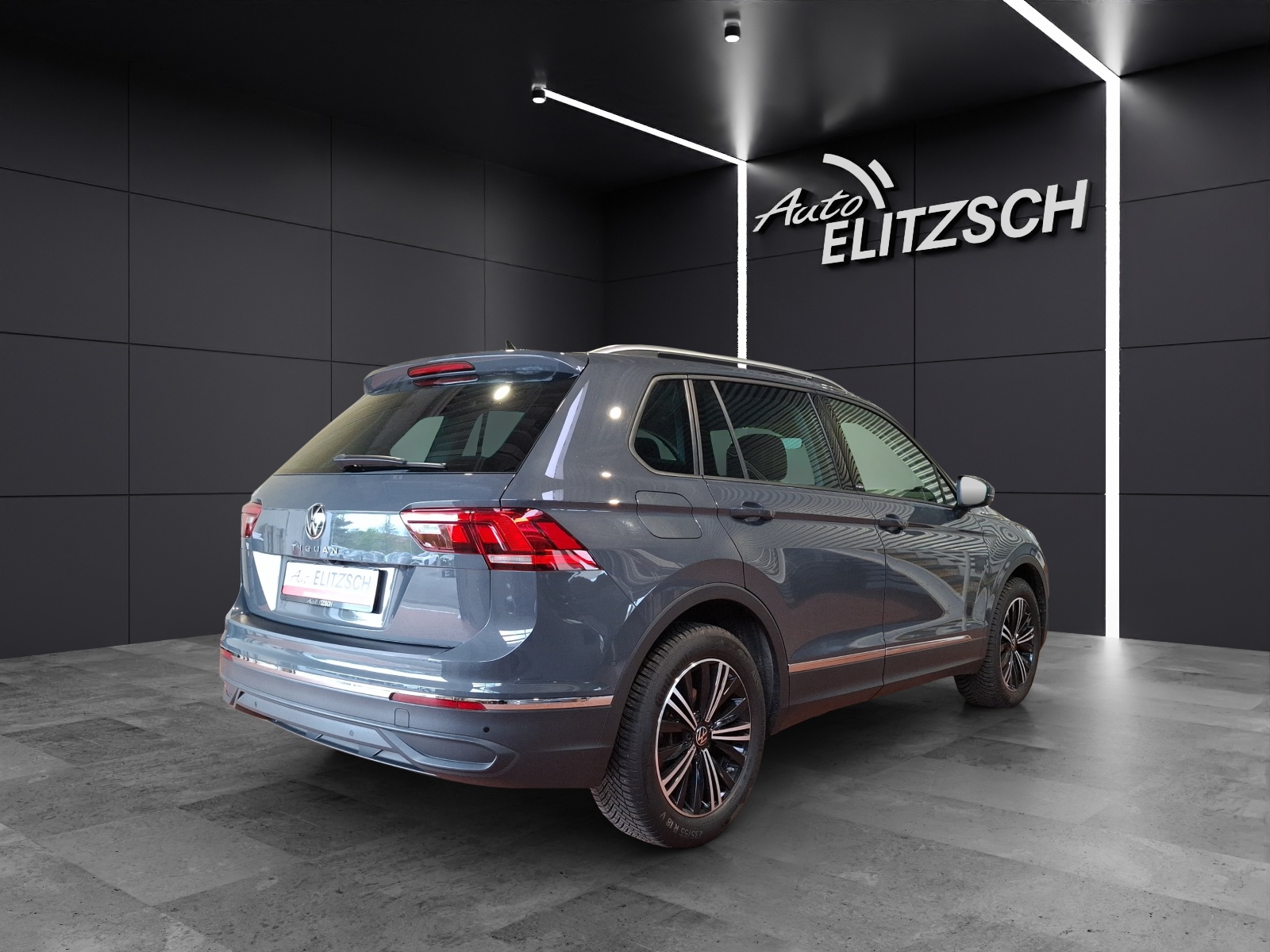 Fahrzeugabbildung Volkswagen Tiguan TSI Active DSG LED Navi ACC RFK SH 18