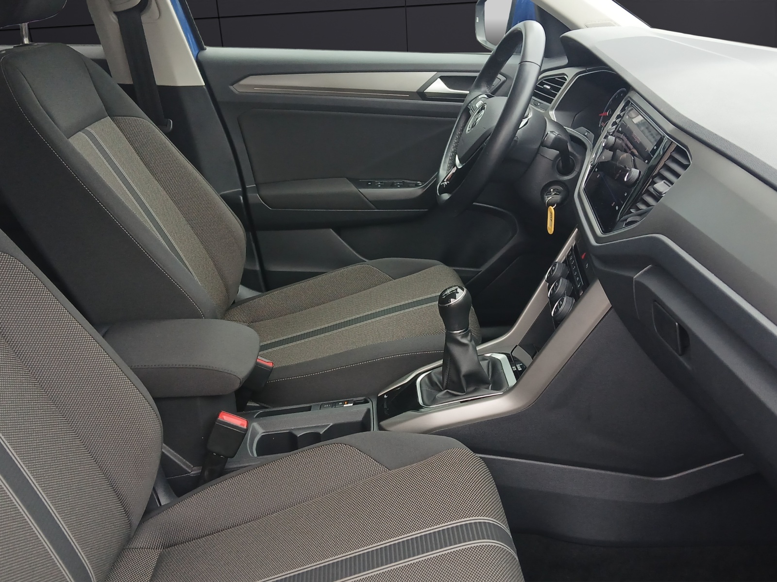 Fahrzeugabbildung Volkswagen T-Roc TSI Style LED AHK Navi ACC RFK SHZ