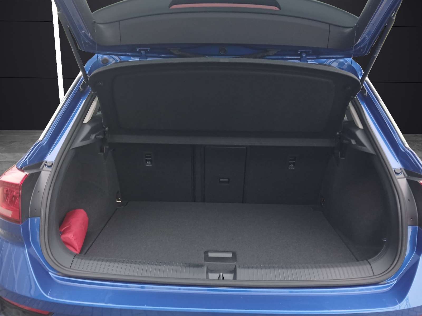 Fahrzeugabbildung Volkswagen T-Roc TSI Style LED AHK Navi ACC RFK SHZ