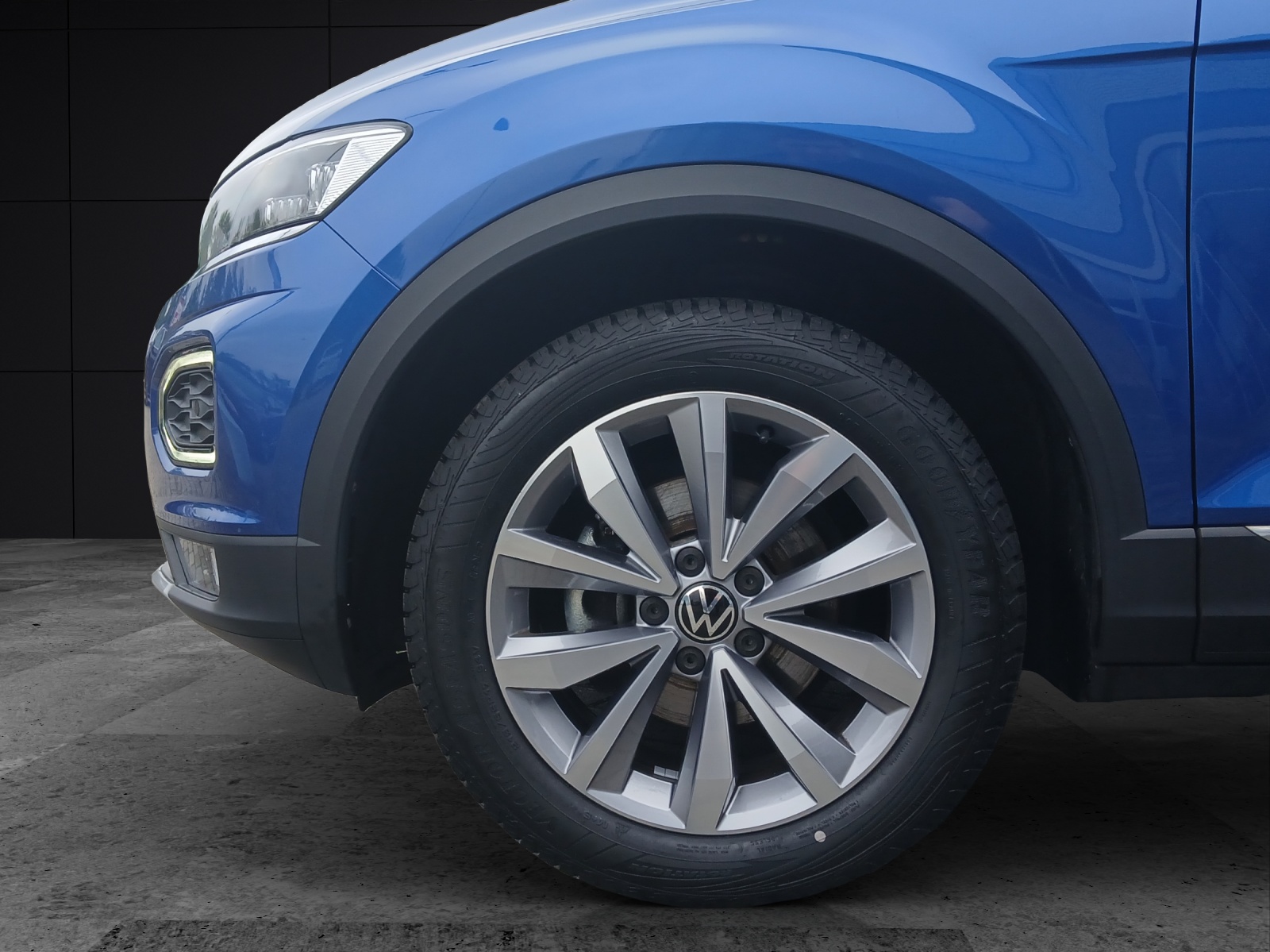 Fahrzeugabbildung Volkswagen T-Roc TSI Style LED AHK Navi ACC RFK SHZ