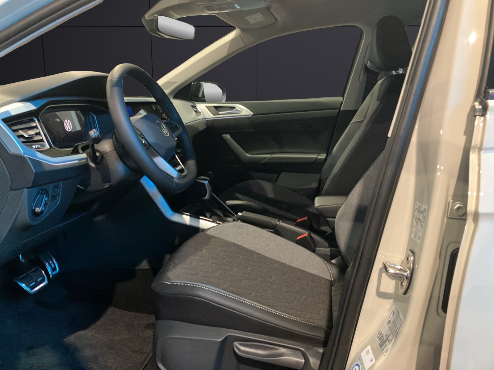 Fahrzeugabbildung Volkswagen Taigo Energy TSI DSG LED ACC SH RearView AppConnect Ambiente