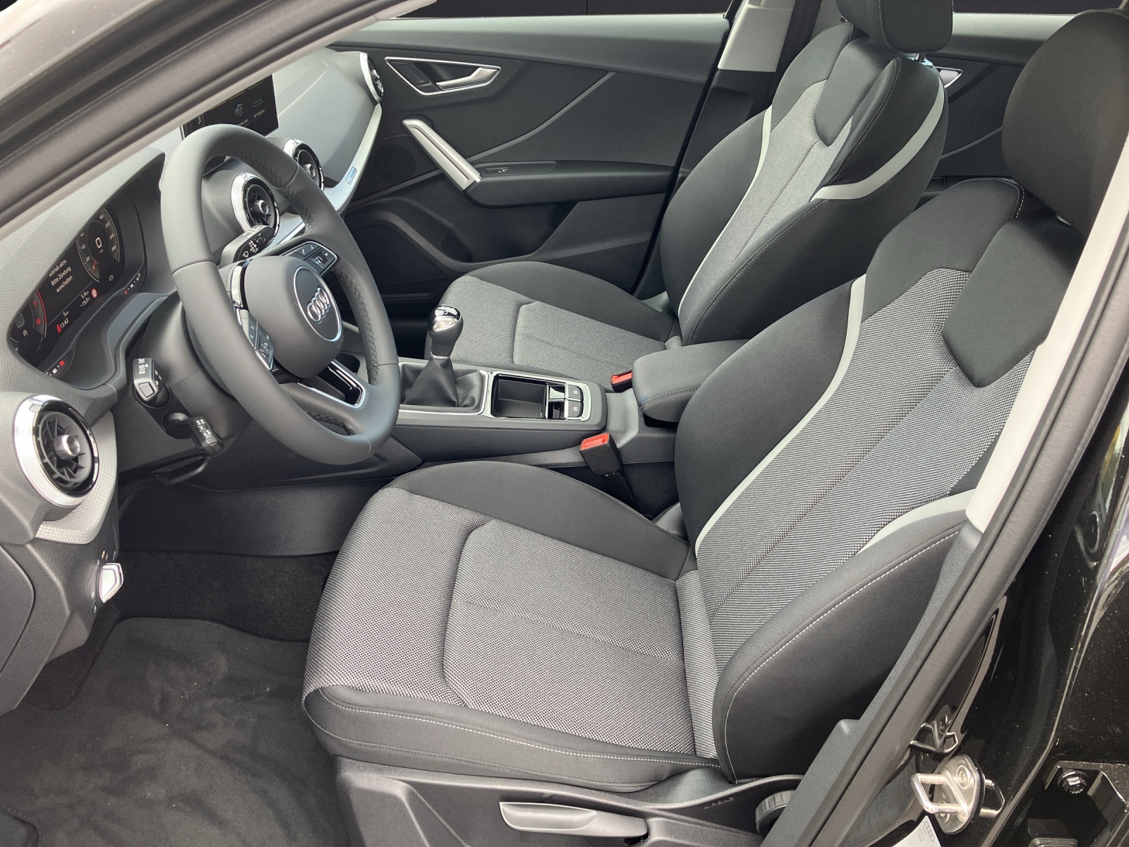 Fahrzeugabbildung Audi Q2 35 TFSI advanced, MatrixLED, virtual cockpit plus