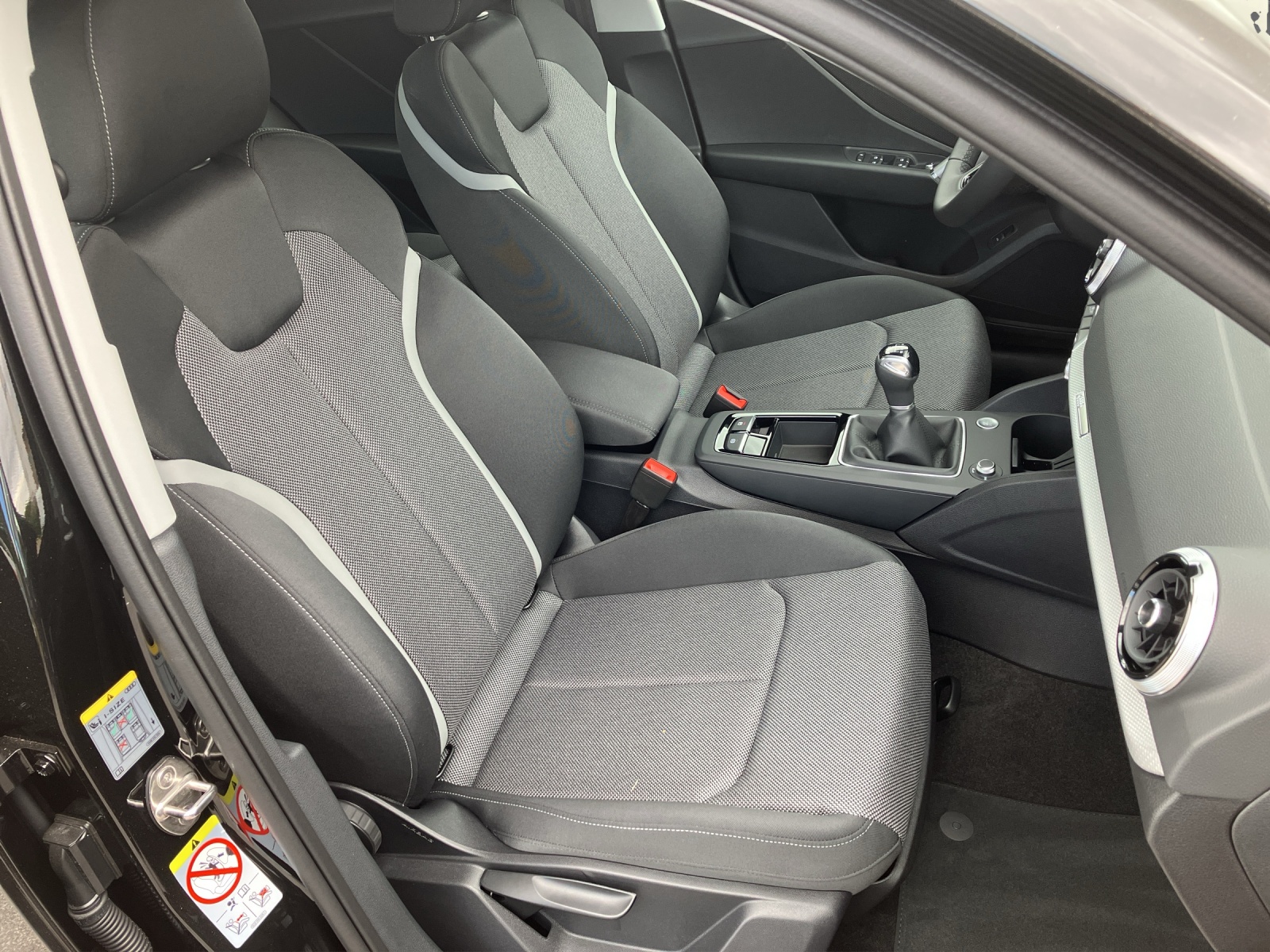 Fahrzeugabbildung Audi Q2 35 TFSI advanced, MatrixLED, virtual cockpit plus