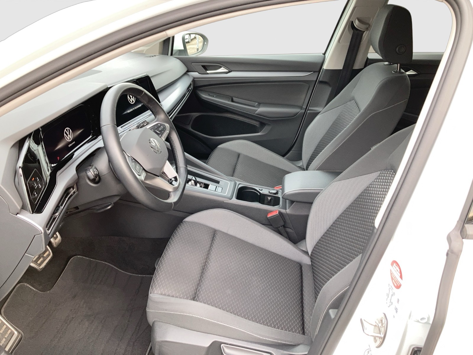 Fahrzeugabbildung Volkswagen Golf VIII Variant TDI Active DSG LED Navi ACC PDC