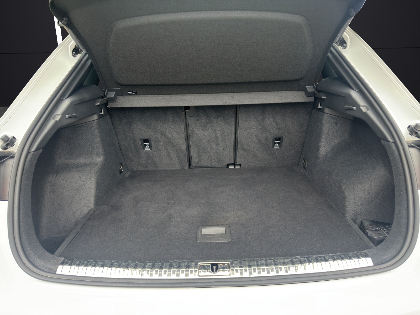 Fahrzeugabbildung Audi Q3 35 TDI advanced S tronic Matrix LED Navi Optik Paket schwarz