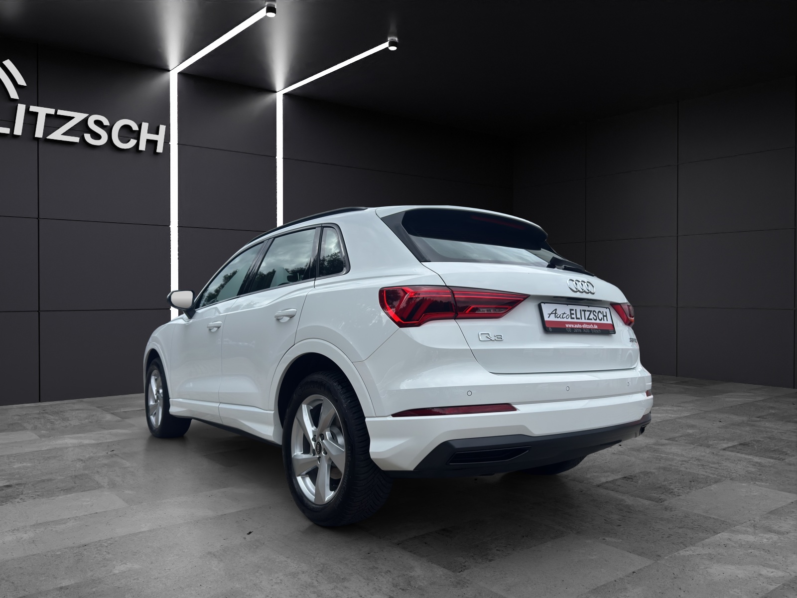 Fahrzeugabbildung Audi Q3 35 TDI advanced S tronic Matrix LED Navi Optik Paket schwarz