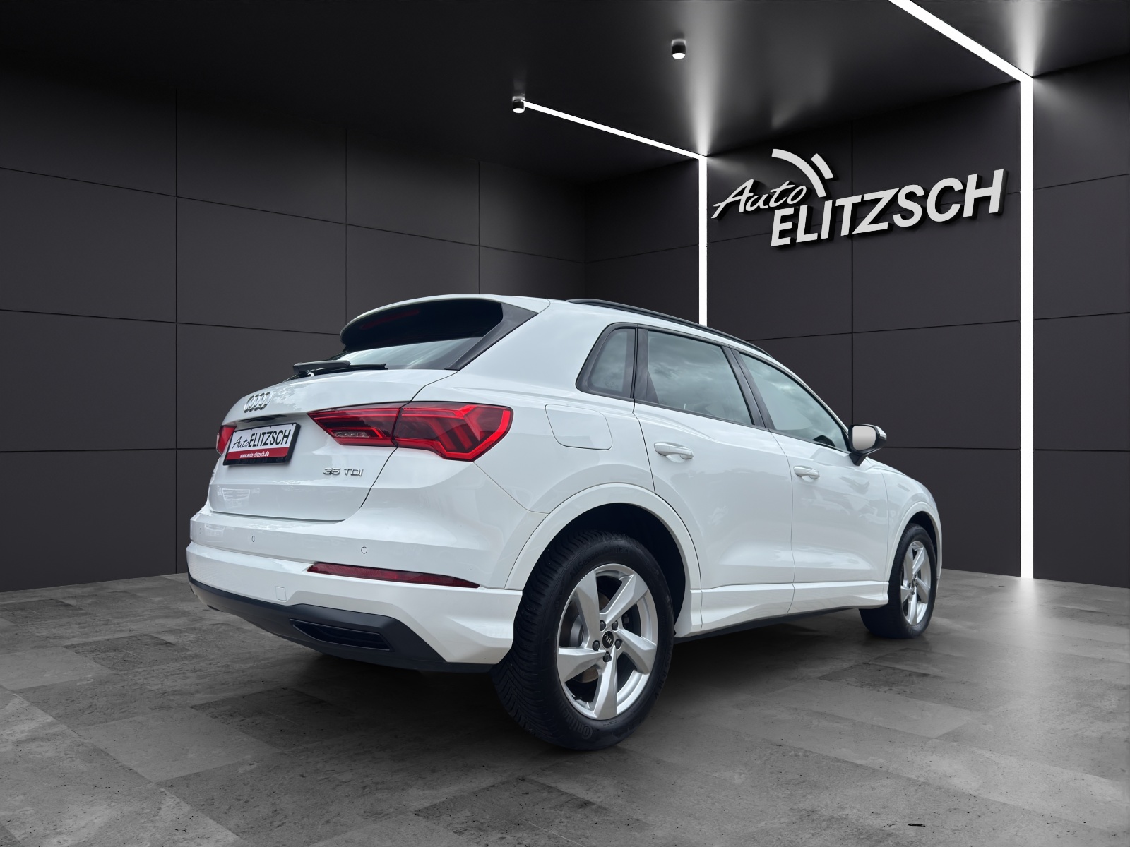 Fahrzeugabbildung Audi Q3 35 TDI advanced S tronic Matrix LED Navi Optik Paket schwarz