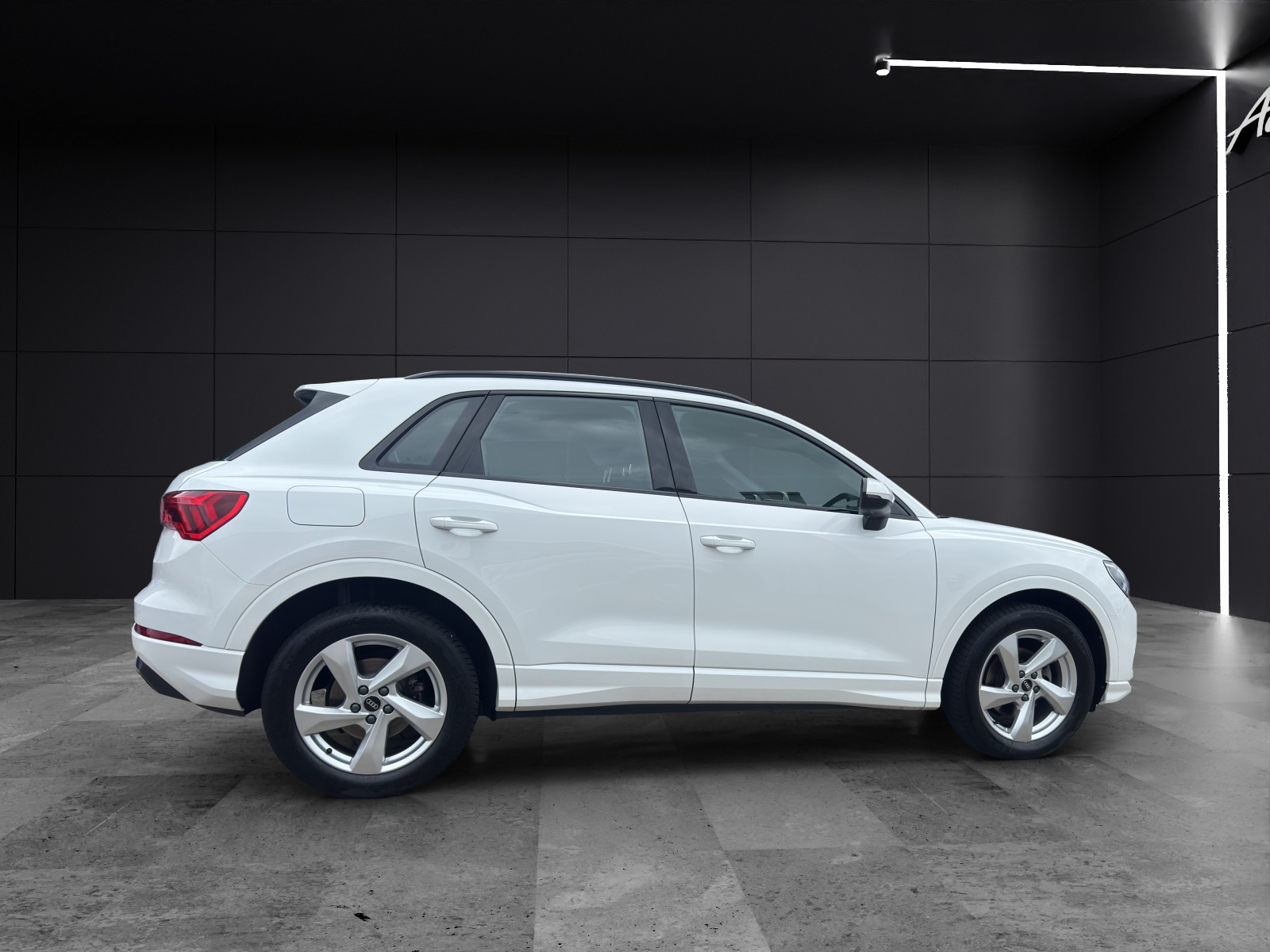 Fahrzeugabbildung Audi Q3 35 TDI advanced S tronic Matrix LED Navi Optik Paket schwarz