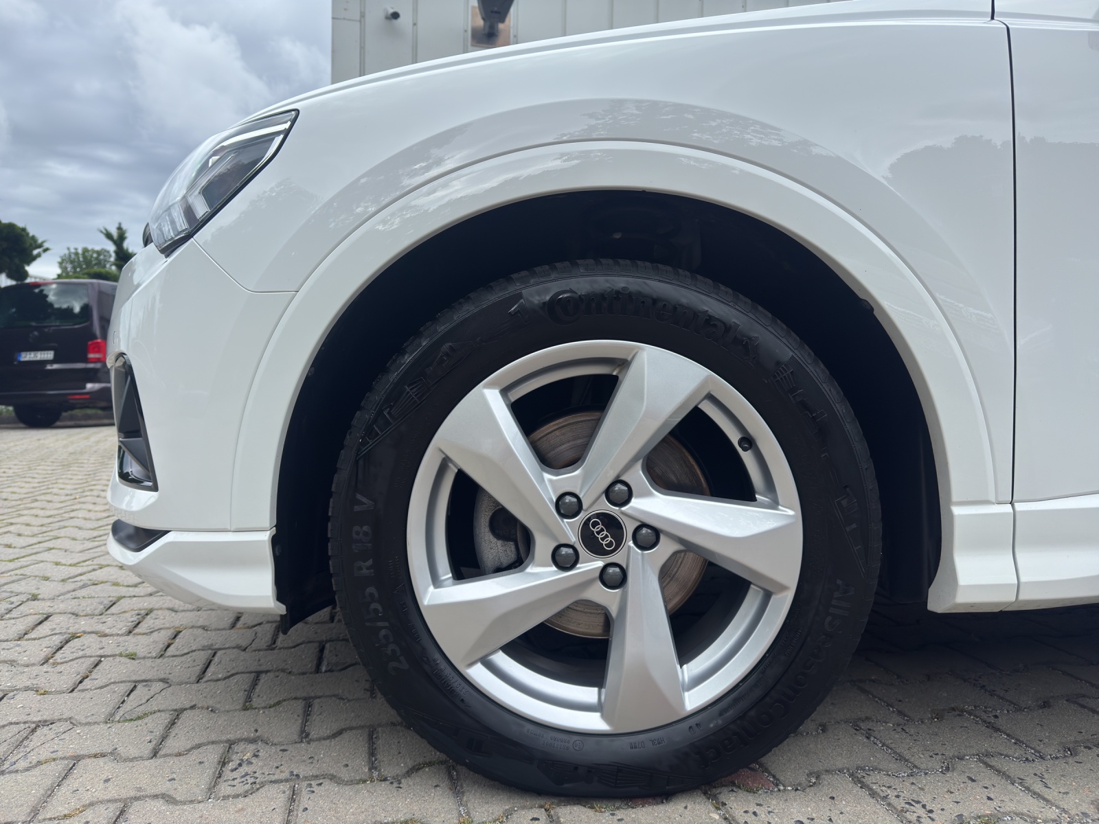 Fahrzeugabbildung Audi Q3 35 TDI advanced S tronic Matrix LED Navi Optik Paket schwarz
