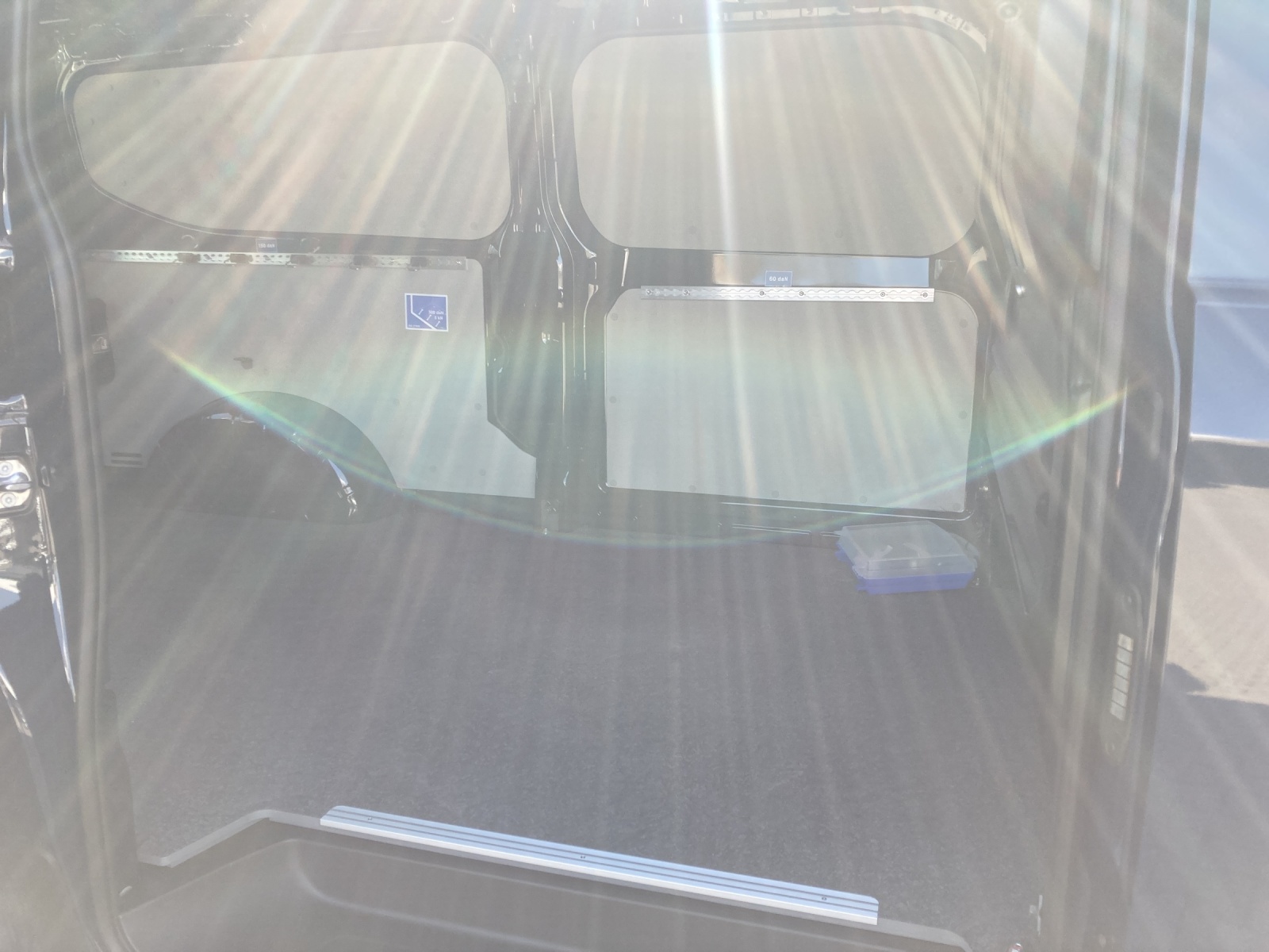 Fahrzeugabbildung Volkswagen Transporter Kasten TDI LR 81 kW 6-Gang 3500mm AHL LAneAssist