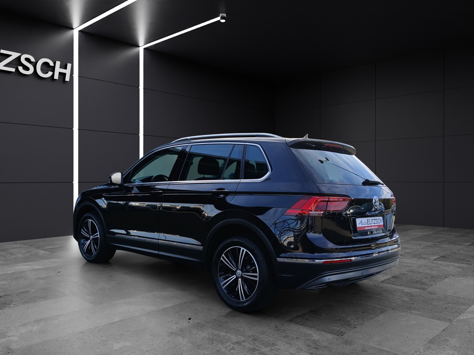 Fahrzeugabbildung Volkswagen Tiguan TDI Highline DSG 4M STH LED AHK Navi Pano AID ACC RFK SH