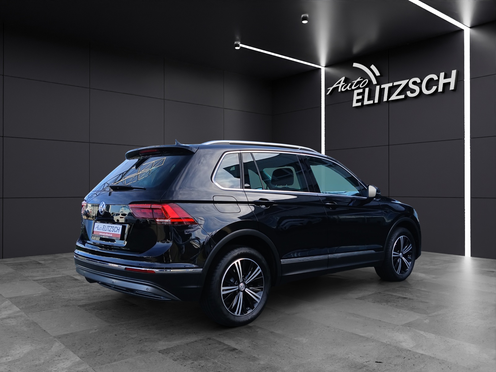 Fahrzeugabbildung Volkswagen Tiguan TDI Highline DSG 4M STH LED AHK Navi Pano AID ACC RFK SH