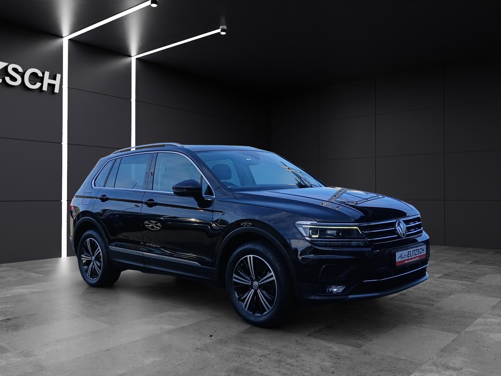 Fahrzeugabbildung Volkswagen Tiguan TDI Highline DSG 4M STH LED AHK Navi Pano AID ACC RFK SH