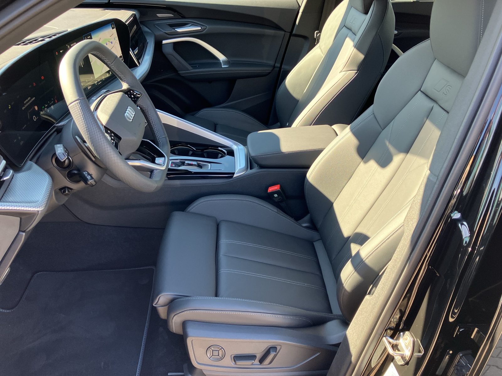 Fahrzeugabbildung Audi Q5 TDI quattro S tronic, S line, Matrix LED, Navi, Luftfederfahrw.