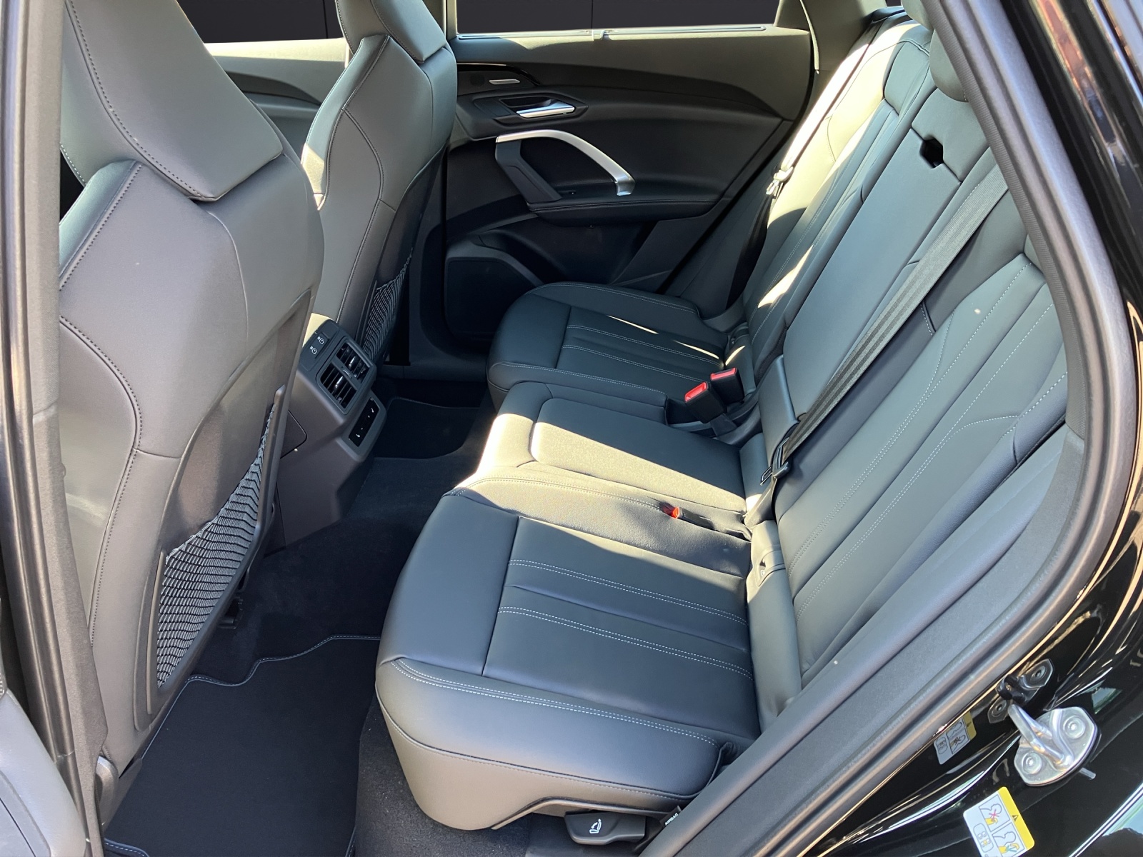 Fahrzeugabbildung Audi Q5 TDI quattro S tronic, S line, Matrix LED, Navi, Luftfederfahrw.