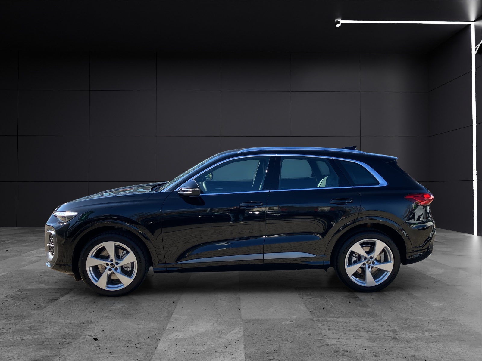 Fahrzeugabbildung Audi Q5 TDI quattro S tronic, S line, Matrix LED, Navi, Luftfederfahrw.