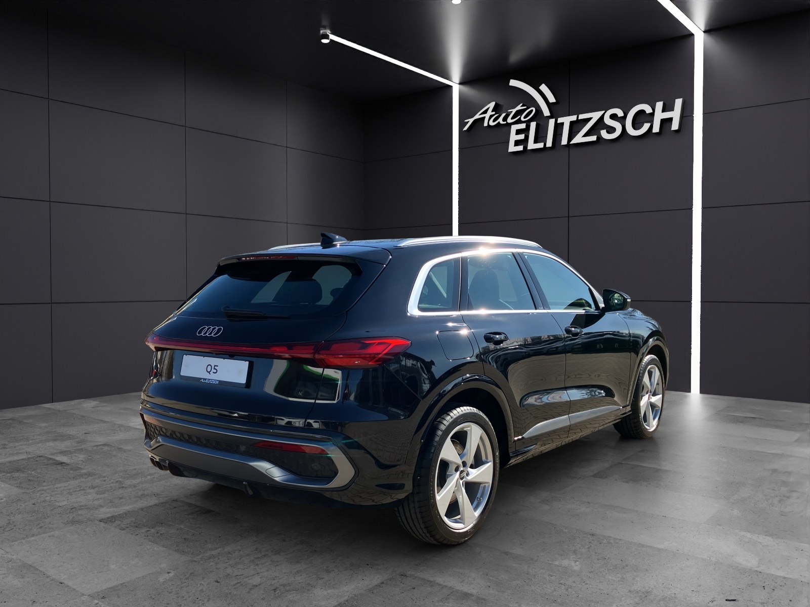 Fahrzeugabbildung Audi Q5 TDI quattro S tronic, S line, Matrix LED, Navi, Luftfederfahrw.