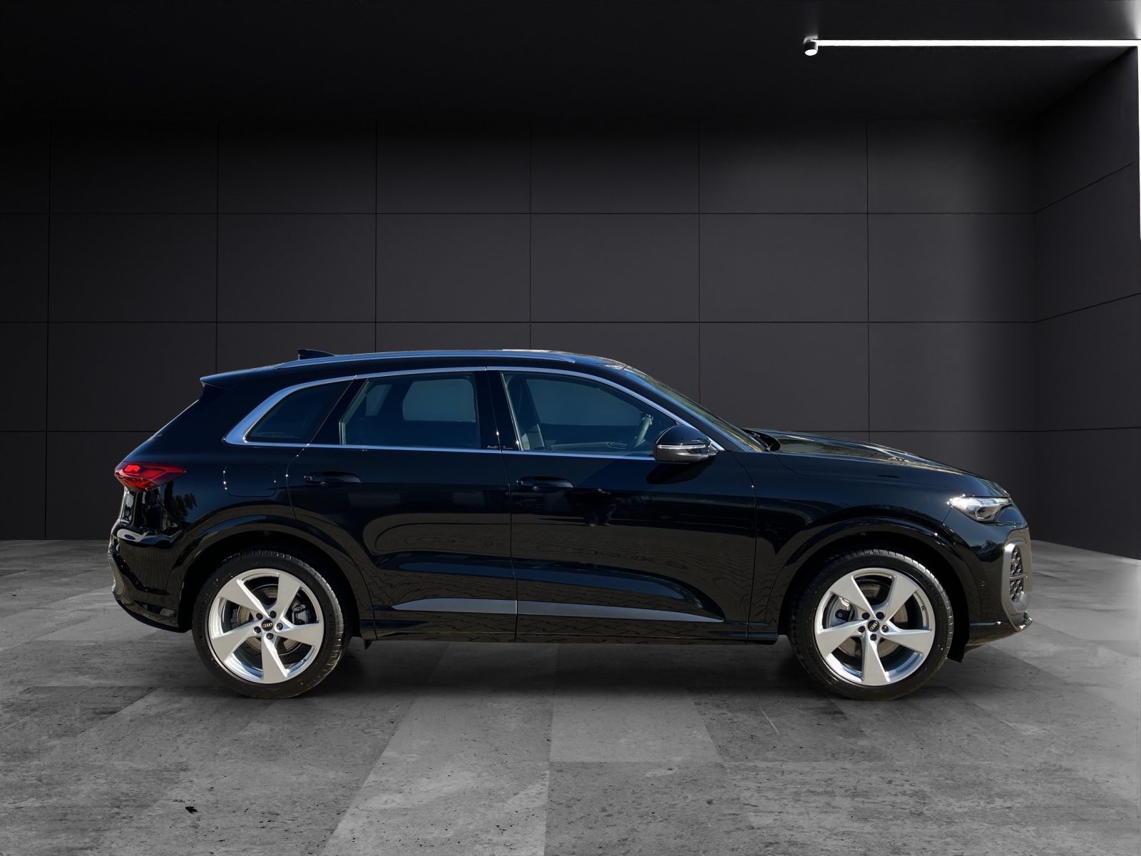 Fahrzeugabbildung Audi Q5 TDI quattro S tronic, S line, Matrix LED, Navi, Luftfederfahrw.