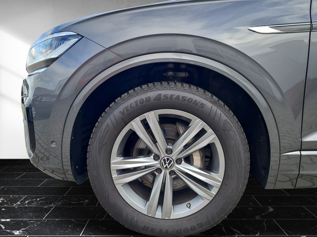 Fahrzeugabbildung Volkswagen Touareg TDI R-Line 4M Standhzg LED AHK Navi AID Pano HUD Luft Leder SHZ 19