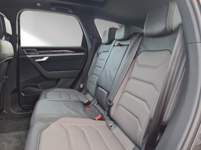 Fahrzeugabbildung Volkswagen Touareg TDI R-Line 4M Standhzg LED AHK Navi AID Pano HUD Luft Leder SHZ 19