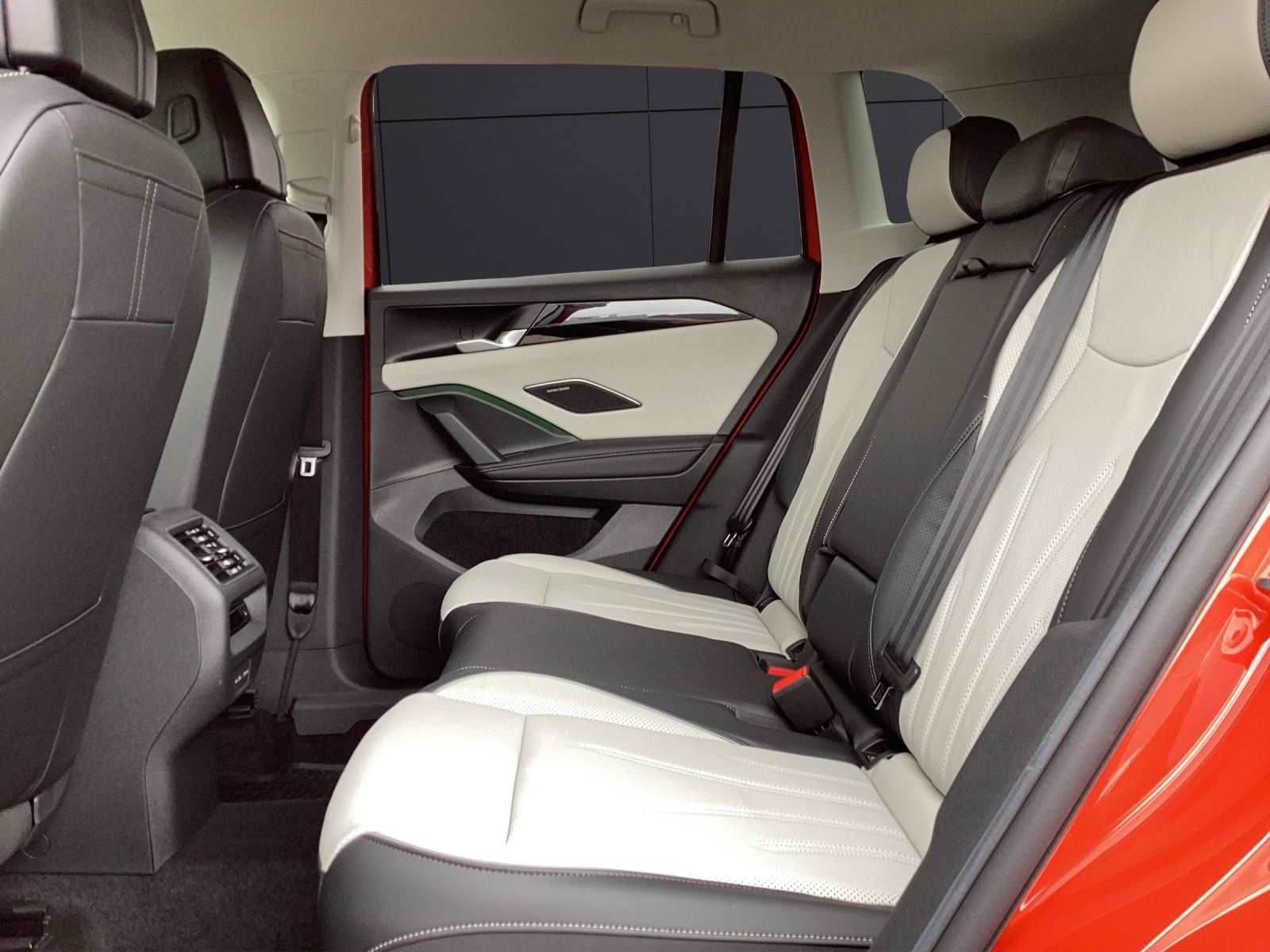 Fahrzeugabbildung Volkswagen Tiguan Elegance TDI DSG 4M IQ.Light ACC STHZ SHZ 360° HuD H&K AppConnect